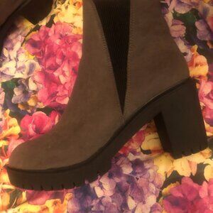 Dary Grey Super Soft Platform Boots - As New, Never Been Worn!